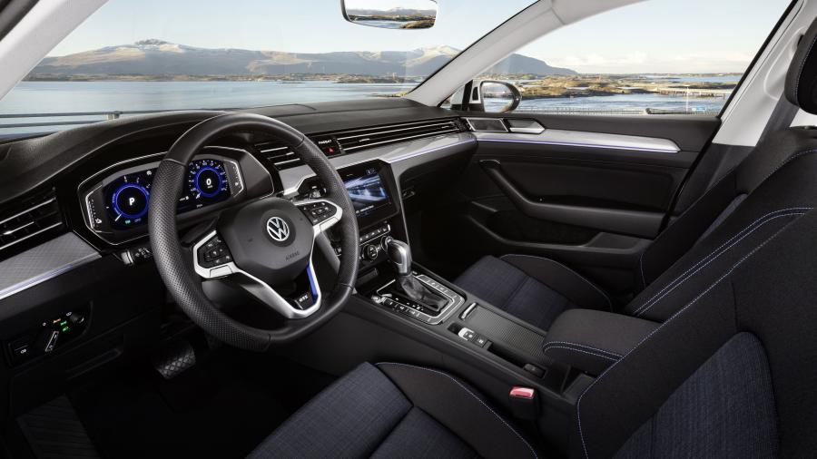 Интерьер Volkswagen Passat GTE (B8) 2019 года  (WW) (фото 5 из 8)